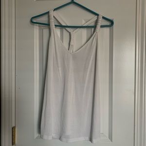 🤍 White flowy tank top size Small